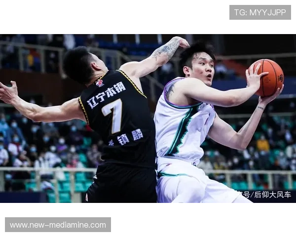 成都篮球队以57分领跑大师赛积分榜展现强劲实力